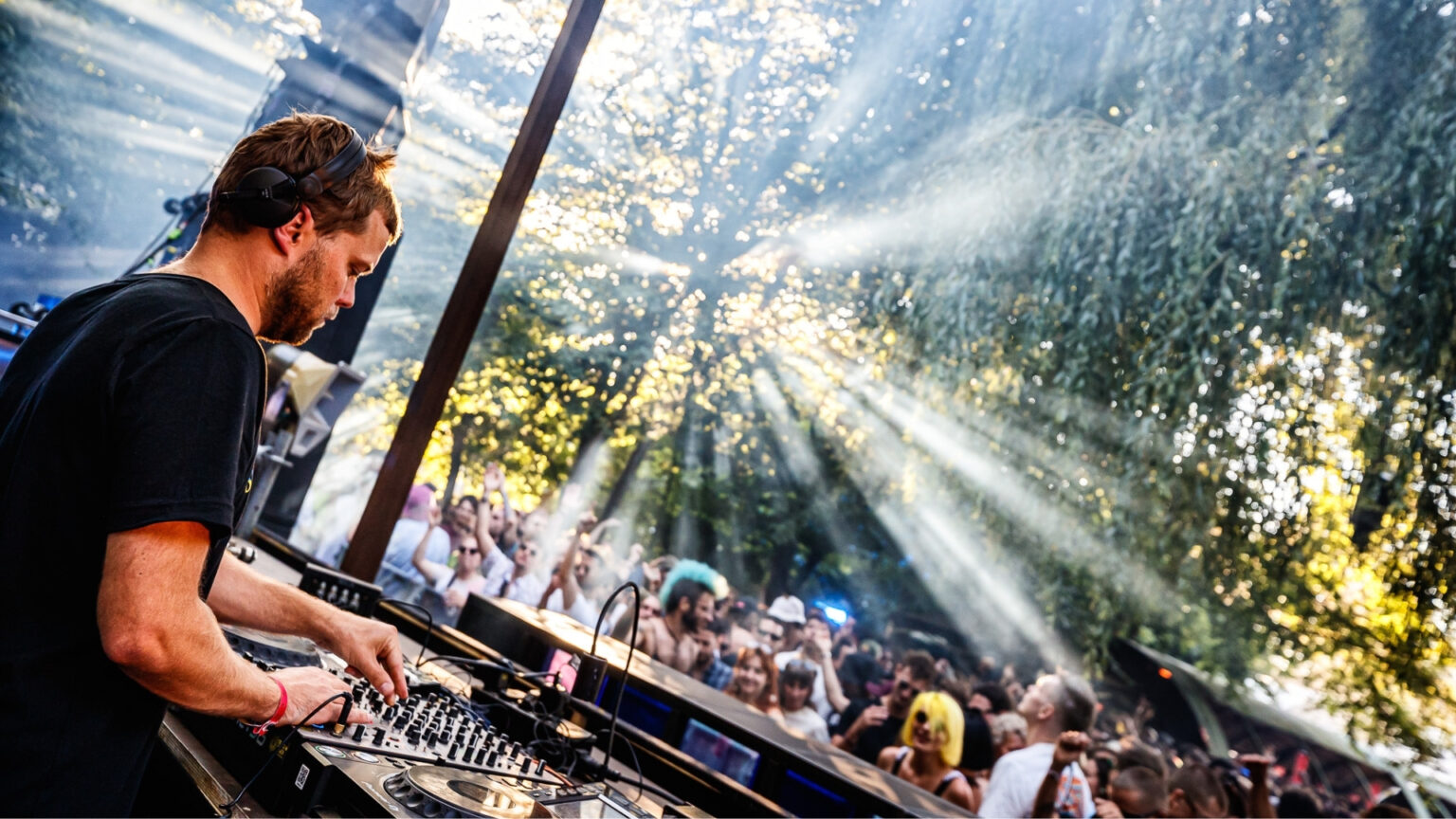 Wildeburg - Interstellar funk